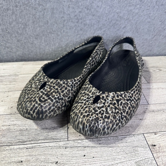 Crocs Olivia II Flat Slingback Casual Shoes Leopard Womens 7 Slip On - Picture 1 of 7